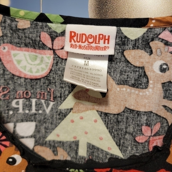 Rudolph Reindeer Santa's VIP List Christmas Scrub top Size M T34 - Picture 2 of 6